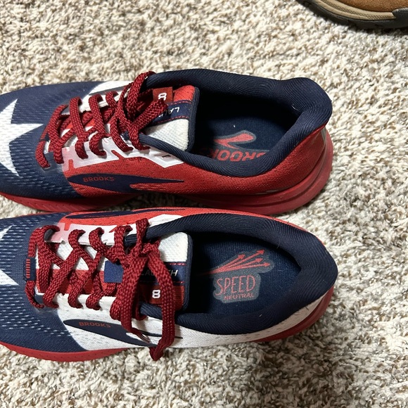 Women’s Brooks Launch 8. Texas State Print size 8.5. New! - Picture 4 of 6